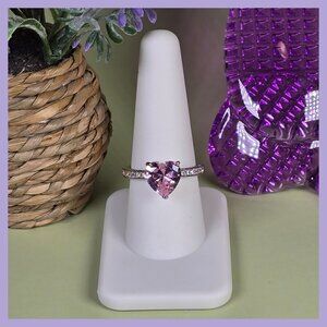 Heart-Shaped Pink Solitaire Ring With Accented Band‎ Size 8.5 (NWOT)